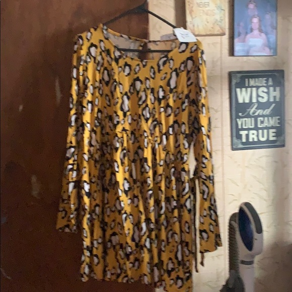 Abby+Anna Tops - 🦄4/$20🦄NWT Abby+Anna Bell Sleeve XL Tunic